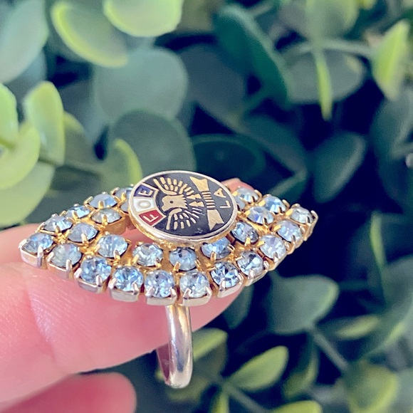 Vintage Fraternal Order of Eagles FOE Women's Costume Jewelry Rhinestone Ring - Picture 5 of 5